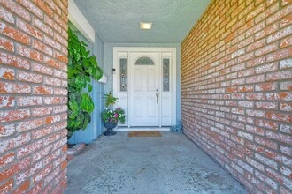 17521 Hada Dr in San Diego, CA - Foto de edificio - Building Photo