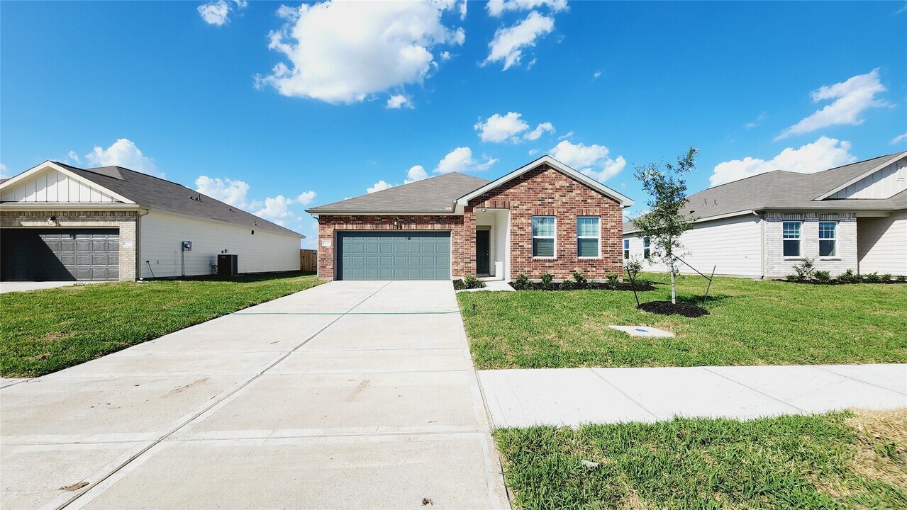 6339 Highland Trl Dr in Richmond, TX - Building Photo