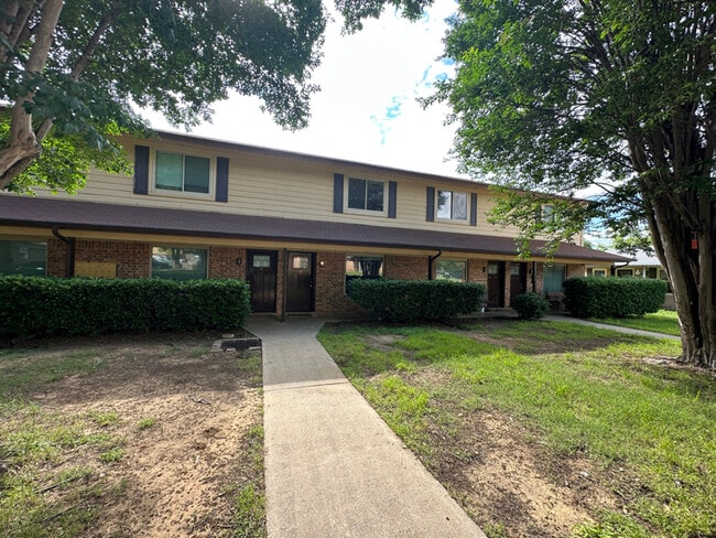 property at 212 W Val Verde Cir
