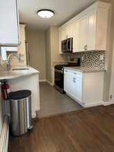 139 Ridge Rd, Unit Apt. D in Cedar Grove, NJ - Building Photo - Building Photo