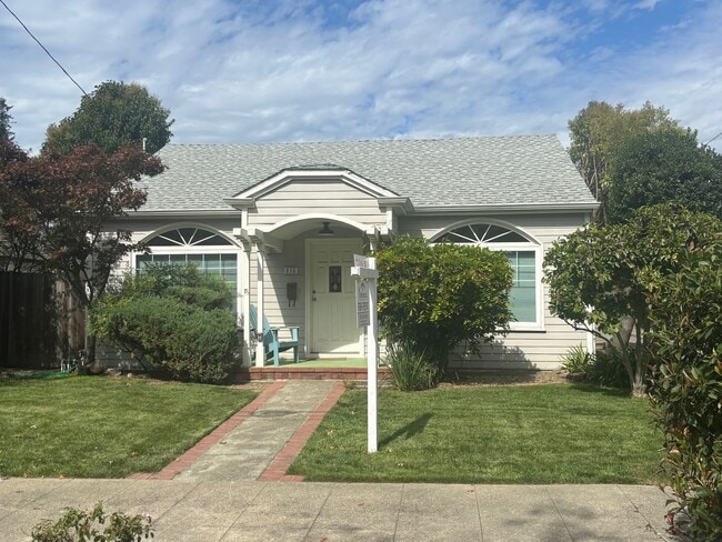 property at 915 Howard St