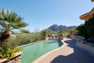 4490 E Valley Vista Ln in Paradise Valley, AZ - Building Photo - Building Photo