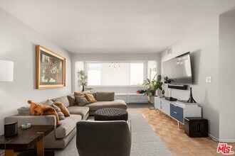 7949 Selma Ave in Los Angeles, CA - Building Photo - Building Photo