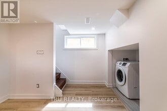 2424 Iris St in Ottawa, ON - Building Photo - Building Photo