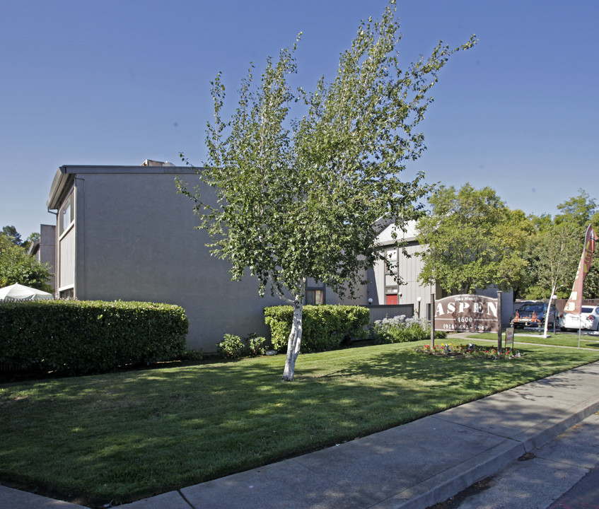 Morning Glory Townhomes in Sacramento, CA - Foto de edificio