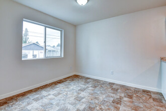 259 20th ave in Longview, WA - Building Photo - Interior Photo