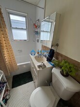 58 Brock St, Unit 3 in Boston, MA - Foto de edificio - Building Photo