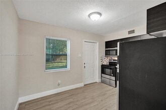 429 NW 9th Ave in Fort Lauderdale, FL - Building Photo - Building Photo