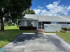 4485 Lucerne Villas Ln in Greenacres, FL - Building Photo - Building Photo