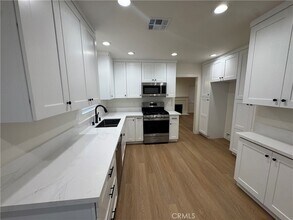 15234 Kingsbury St in Los Angeles, CA - Building Photo - Building Photo