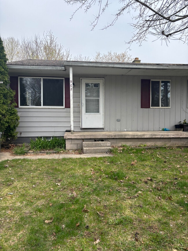 property at 902 Vincent Ct
