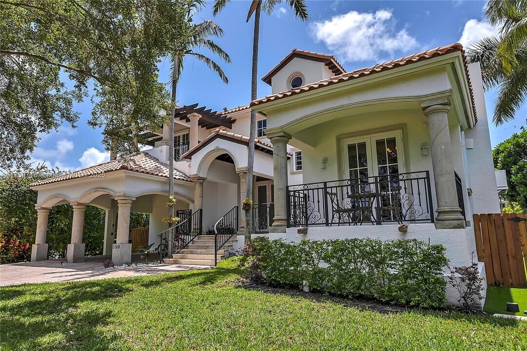 350 Redwood Ln in Key Biscayne, FL - Foto de edificio