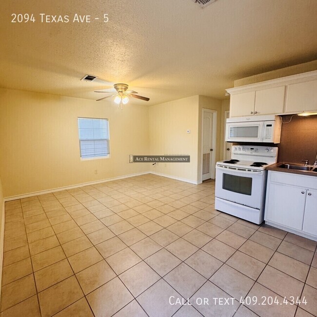 2094 Texas Ave in Bridge City, TX - Building Photo - Building Photo