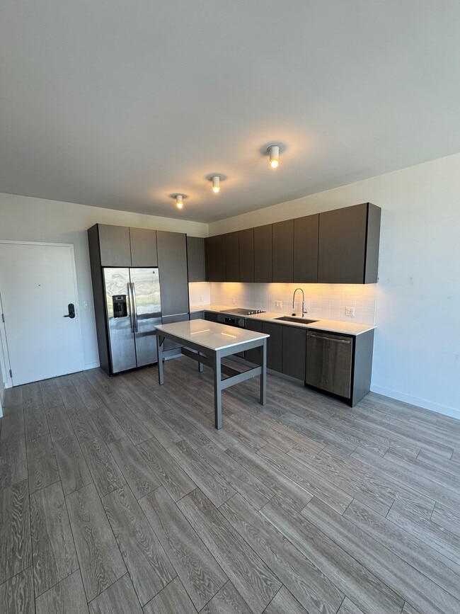 160 NW 27th St, Unit A2 in Miami, FL - Building Photo - Building Photo