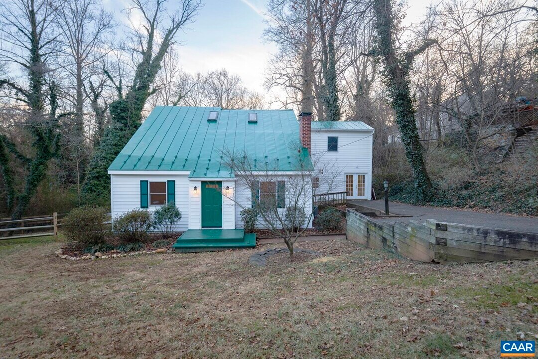 1718 Rugby Ave in Charlottesville, VA - Building Photo