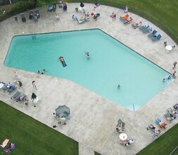 Country Club Towers I and II in Clifton, NJ - Foto de edificio - Building Photo