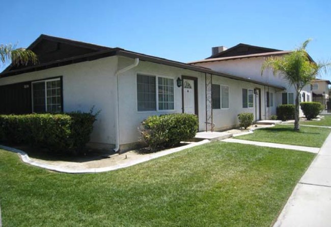 1255 W Oakland Ave in Hemet, CA - Building Photo - Building Photo