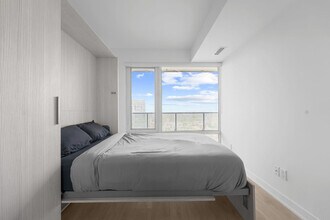 501 Yonge St, Unit SI ID1388893P in Toronto, ON - Building Photo - Building Photo