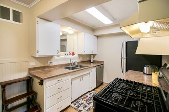 1060 S 3rd St in Jacksonville, OR - Building Photo - Building Photo