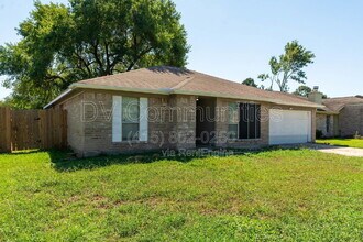 809 Willow Creek Dr in La Porte, TX - Building Photo - Building Photo