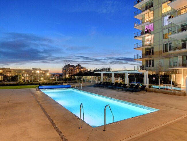 60 Saghalie Rd in Victoria, BC - Building Photo - Building Photo