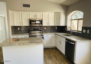 12817 W Alvarado Rd in Avondale, AZ - Building Photo - Building Photo