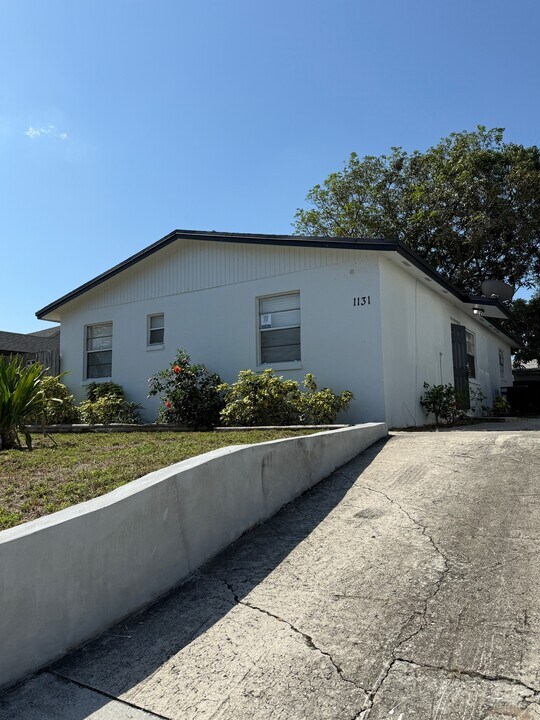 1131 W 26th St in Riviera Beach, FL - Building Photo