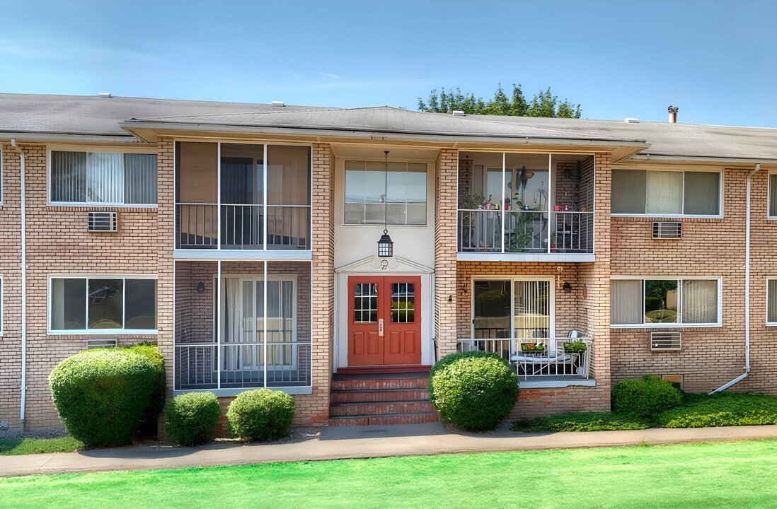 Clover Park Apartments in Rochester, NY - Building Photo