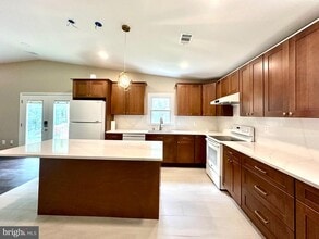 1830 Anderson Rd in Falls Church, VA - Building Photo - Building Photo