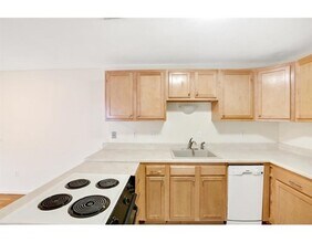 40 Rockland Ave-Unit -17 in Malden, MA - Building Photo - Building Photo