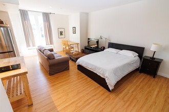 1942 Westwood Blvd in Los Angeles, CA - Foto de edificio - Building Photo