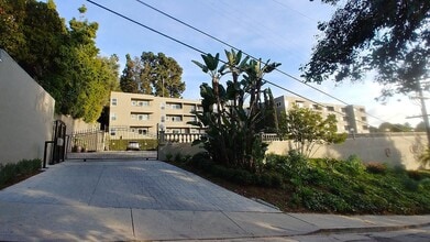 Carmel Heights Apartments in Los Angeles, CA - Foto de edificio - Building Photo