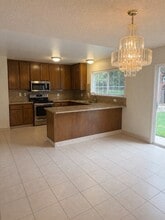 220 Notre Dame Dr, Unit 1 bed 1 bath apartment in Vallejo, CA - Foto de edificio - Building Photo