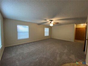 40 Royal Crest in New Braunfels, TX - Building Photo - Building Photo