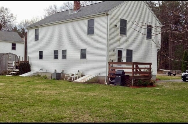 567 Mendon Rd in Attleboro, MA - Building Photo - Building Photo