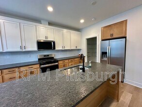 4004 Windsfield Wy in Bridgeville, PA - Building Photo - Building Photo