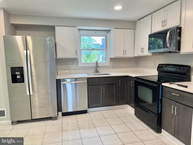 2 Cinnabar Ct in Gaithersburg, MD - Building Photo - Building Photo