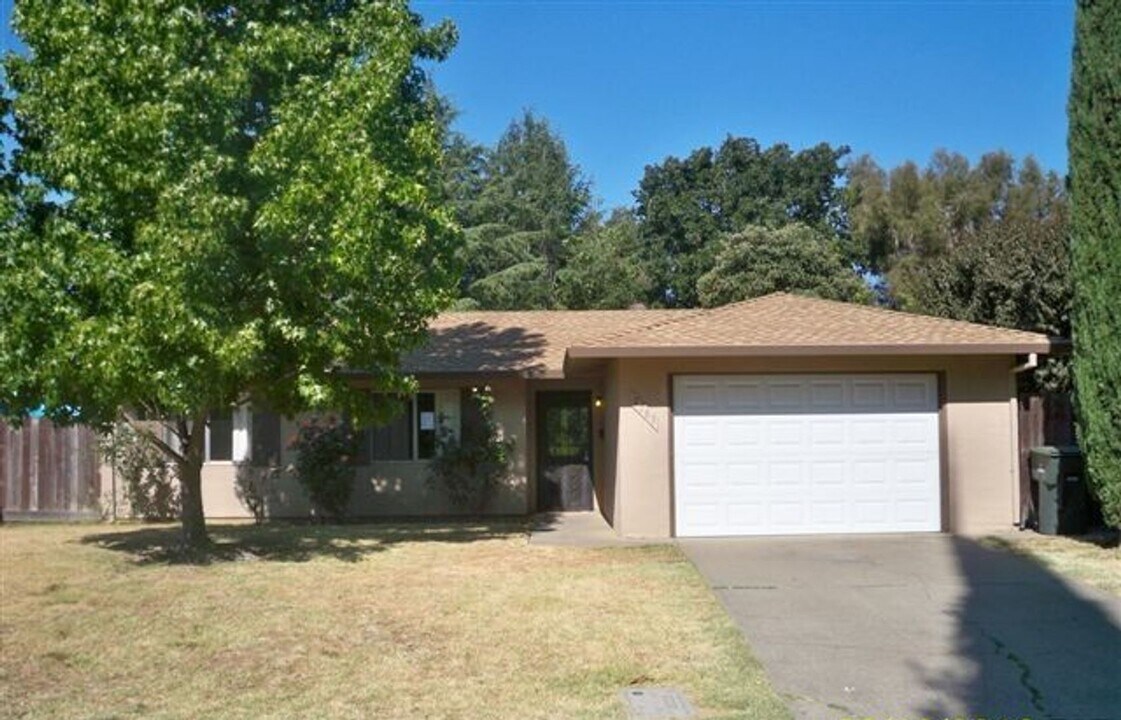 2783 Glen Arven Way in Sacramento, CA - Building Photo