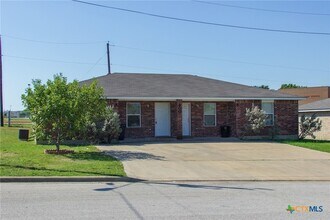 400 Justin Ln in Harker Heights, TX - Foto de edificio - Building Photo