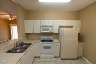4275 Bellasol Cir in Ft. Myers, FL - Building Photo - Building Photo