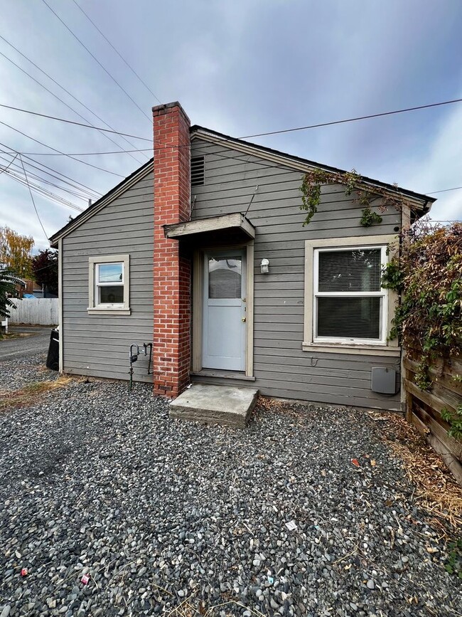 708 S 14th Ave in Yakima, WA - Building Photo - Building Photo