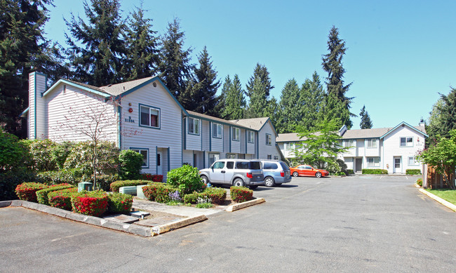 Hill Crest Condominiums in Mountlake Terrace, WA - Building Photo - Building Photo