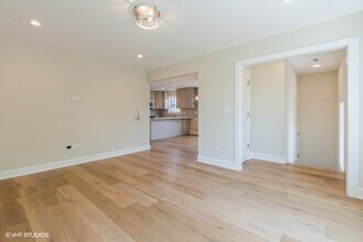 7026 W Diversey Ave in Chicago, IL - Building Photo - Building Photo