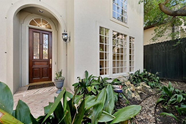 1018 Nantucket Dr in Houston, TX - Building Photo - Building Photo