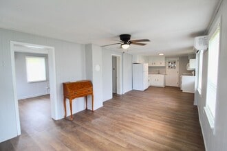 209 E Spotswood Ave in Elkton, VA - Building Photo - Building Photo