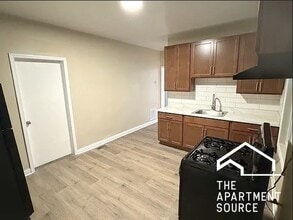 8364 S Brandon Ave in Chicago, IL - Foto de edificio - Building Photo