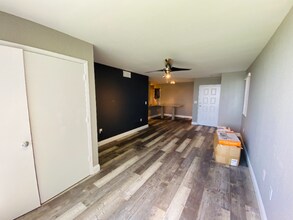 2831 N Oakland Forest Dr in Oakland Park, FL - Building Photo - Building Photo