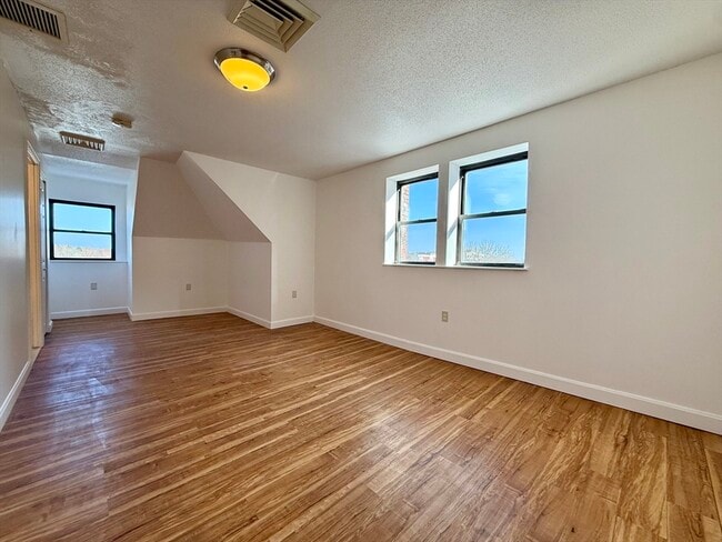 6 S Washington St in North Attleborough, MA - Building Photo - Building Photo