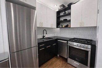 321 Woodbine St in Brooklyn, NY - Foto de edificio - Building Photo