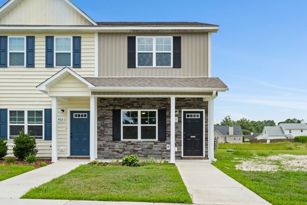 400 Justice Farm Dr in Sneads Ferry, NC - Building Photo